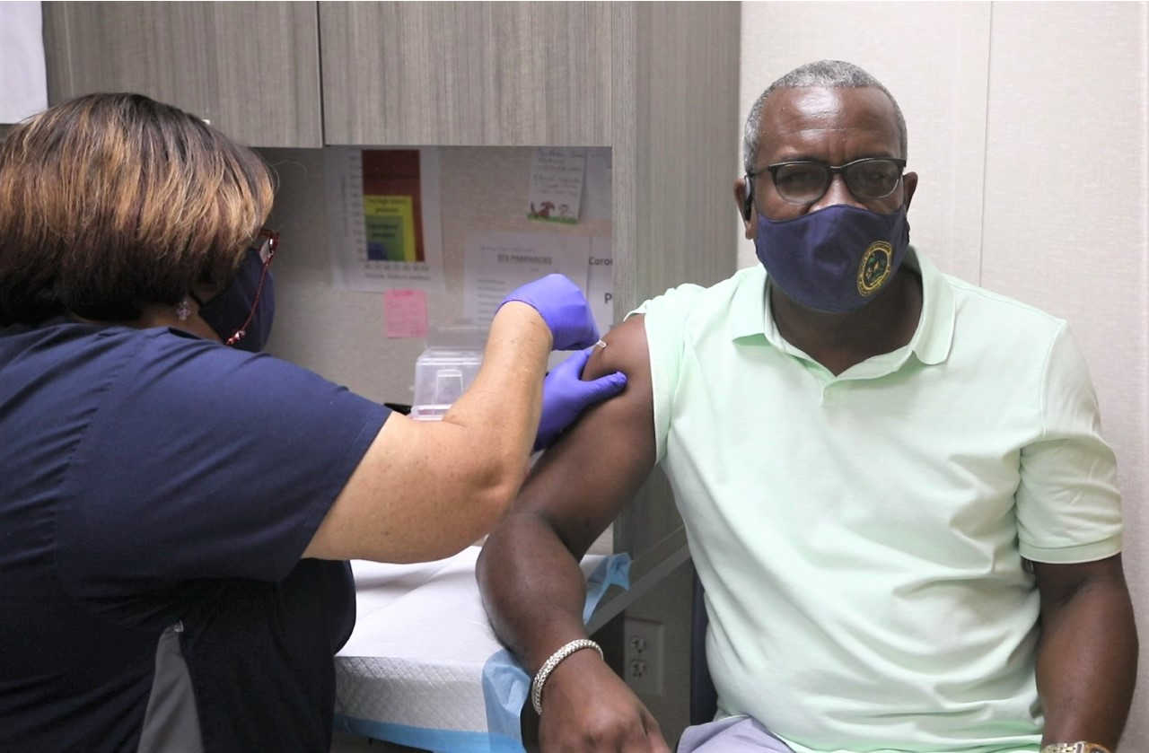 Governor Bryan gets vaccinated