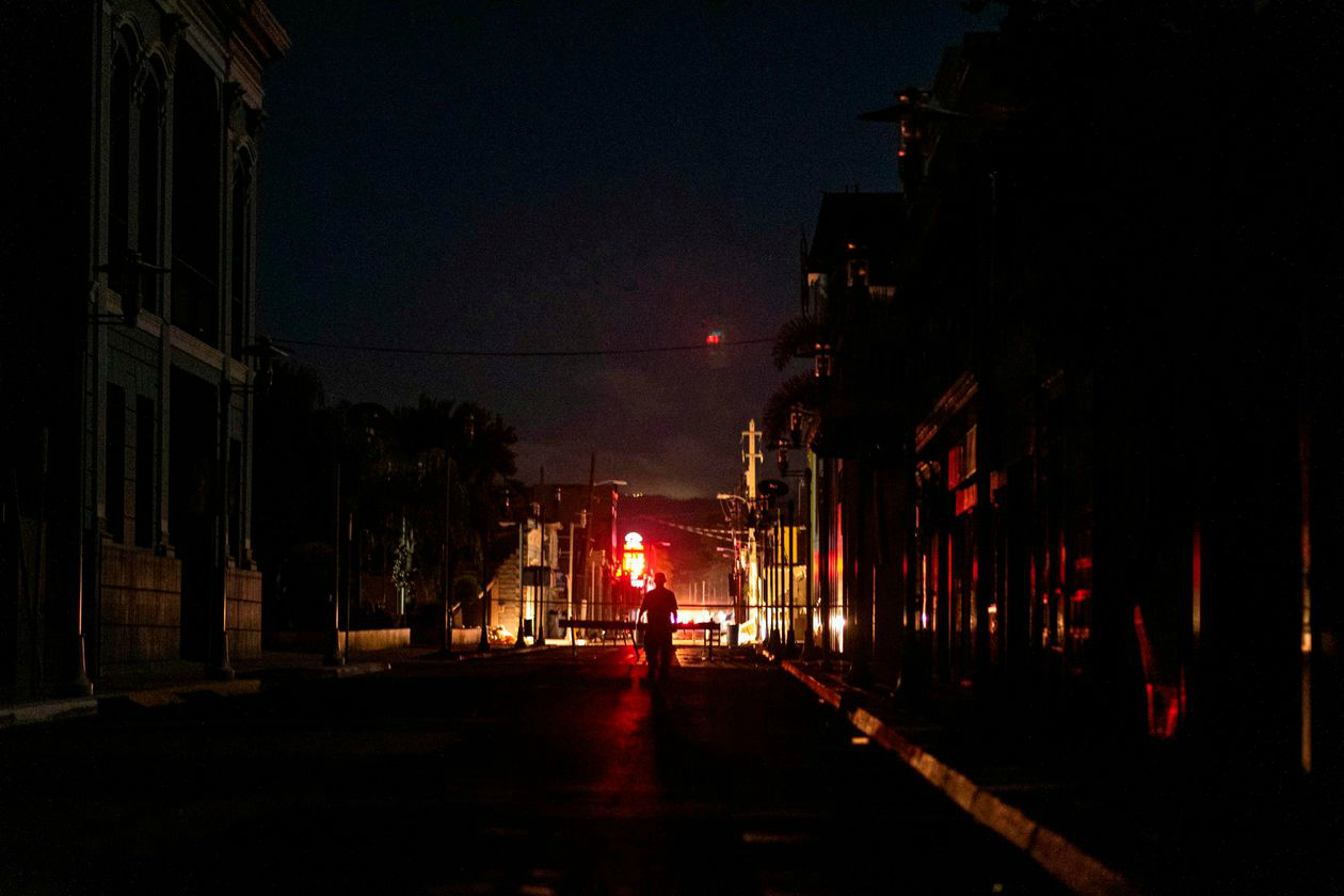 Darkness in Puerto Rico following damage on power plants caused by recent earthquakes