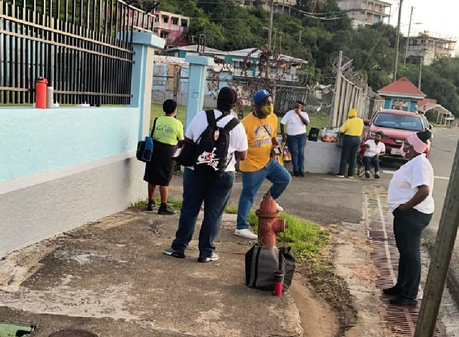 Kitchen employees of the Ulla F. Muller Elementary School refused to enter the building on Friday, Dec. 11 fearing for their health. The Dept. of Education closed the kitchens after being contacted by the Consortium for comment.