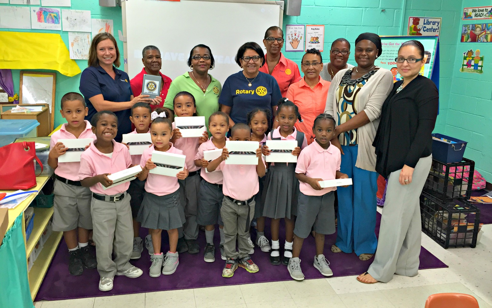 Mid-Island Rotary Club Grants 20 iPads To Classroom At Alfredo Andrews Elementary