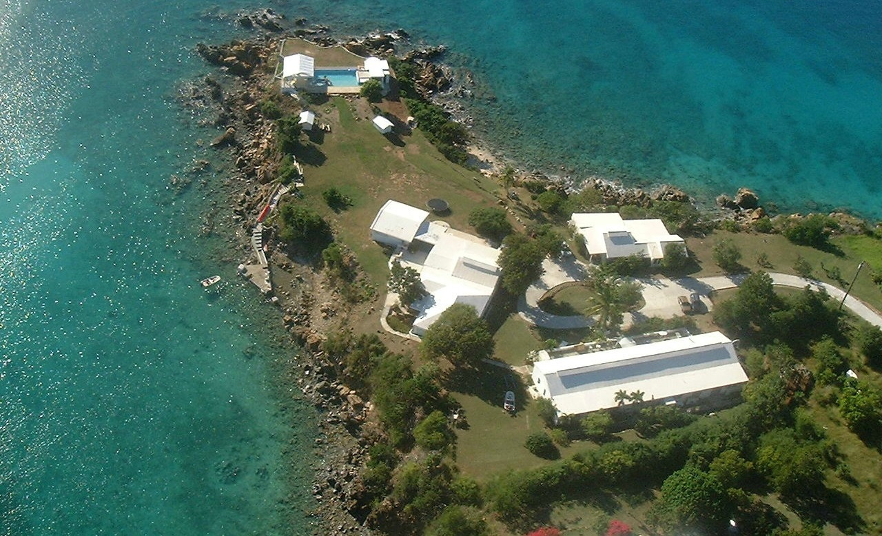 Gov. De Jongh Signs Lease For New Boutique Resort On Water Island