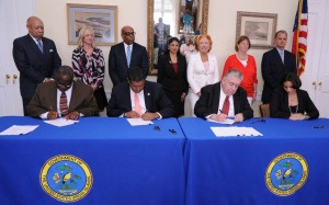 Governor John P. de Jongh and Mandahl Resort Holdings, Inc. principals signing agreement.