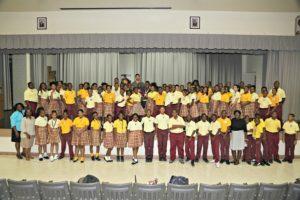 Daryl Homer with BCB sixth-graders. (Credit: D.O.E.)