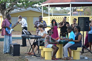 bannis-congregants-sing