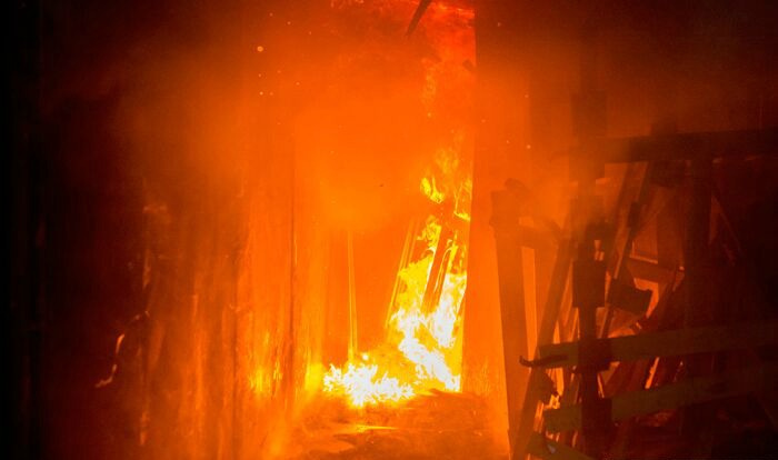 Fire Consumes Third Floor Of Residential Building In Estate Nadir