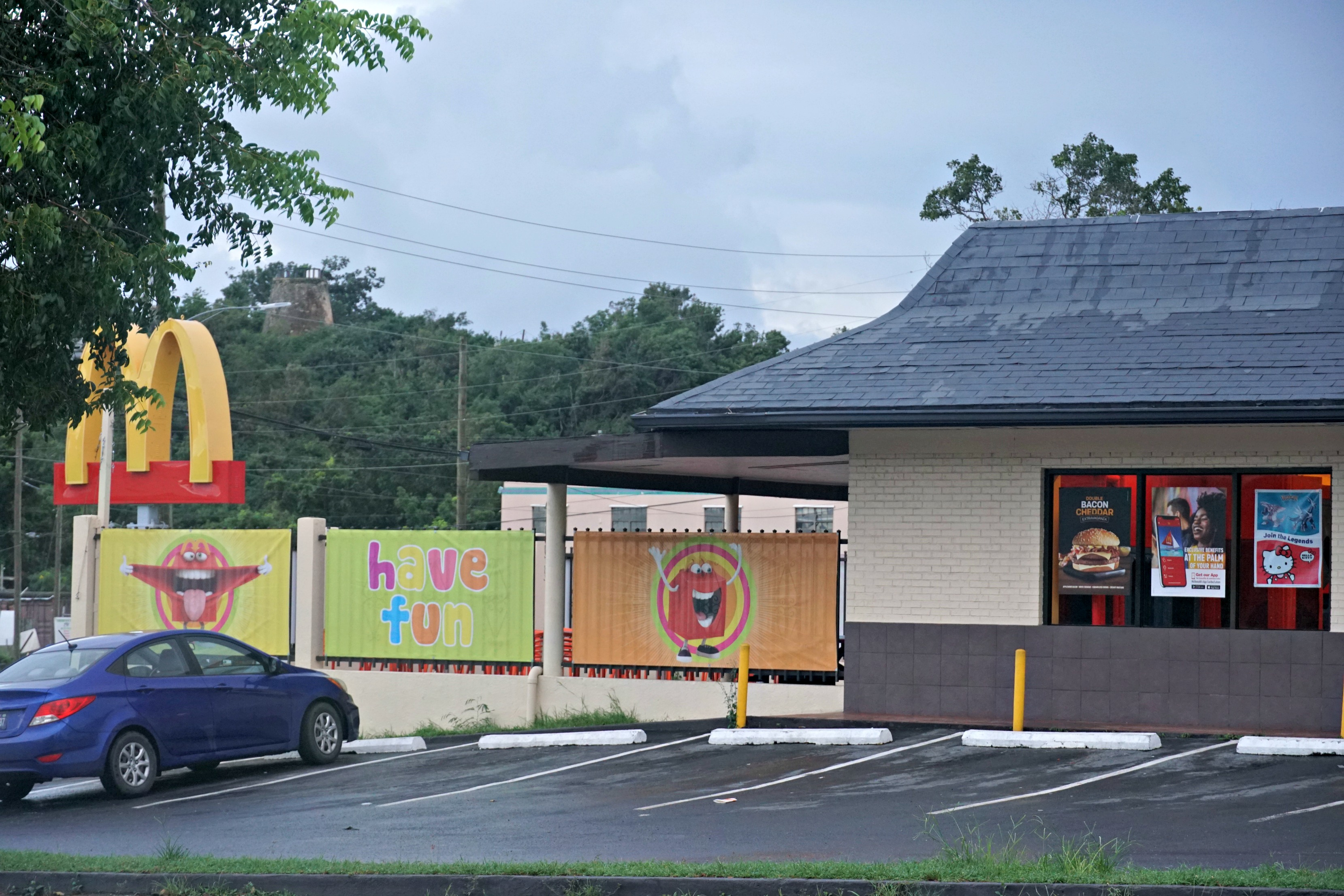 McDonald's La Reine Robbed At Gunpoint; Suspects Escape Following Police Chase