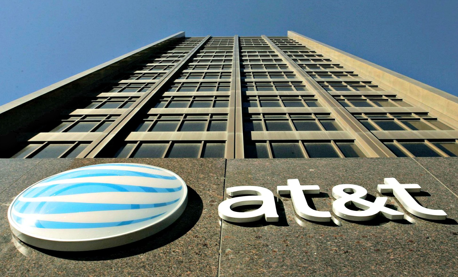 CFVI Receives $28,000 Contribution From AT&T To Promote STEM Education In USVI