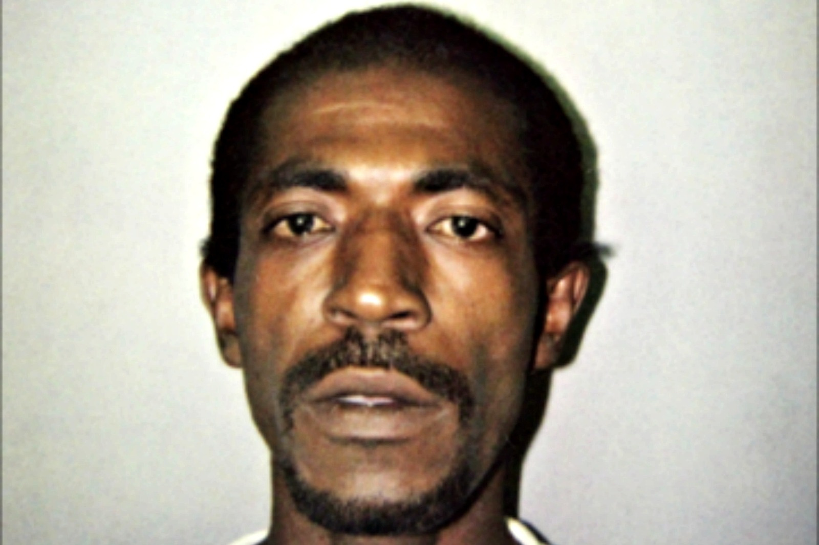 Police On Hunt For Man Who Assaulted Girlfriend With Crowbar, Breaking Her Arm