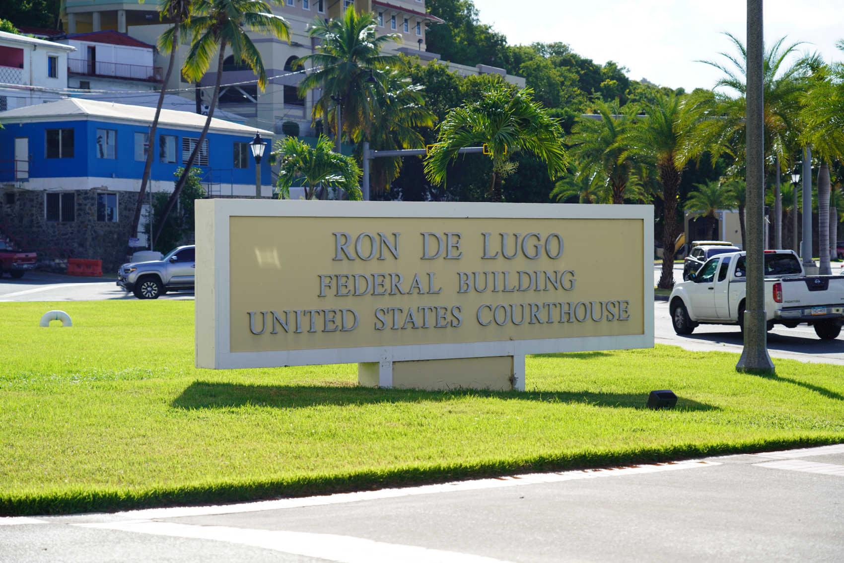 Watch: O'Neal Enters Court as Federal Corruption Case Opens in St. Thomas